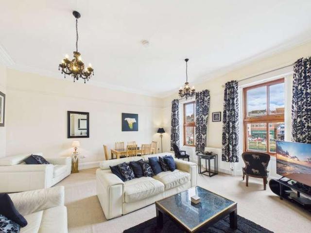 2 bed flat for sale