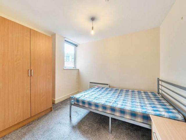 2 bed flat for sale