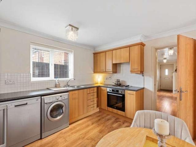 2 bed flat for sale