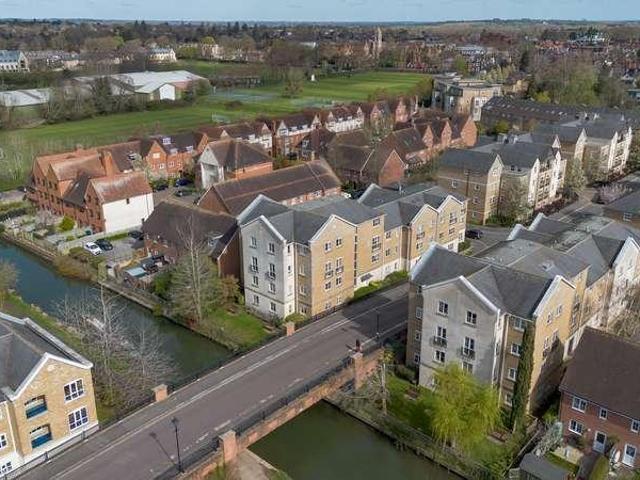 2 bed flat for sale