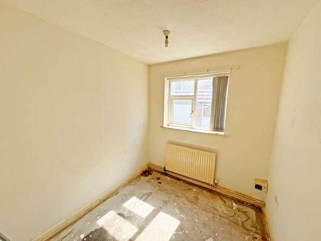 2 bed flat for sale
