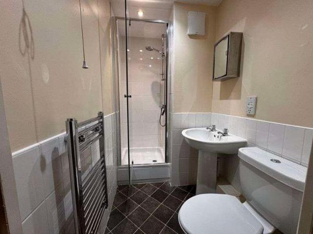2 bed flat for sale
