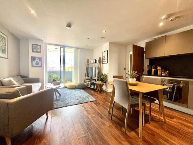 2 bed flat for sale