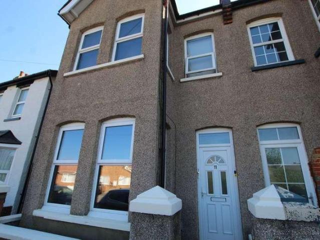 2 bed flat for sale