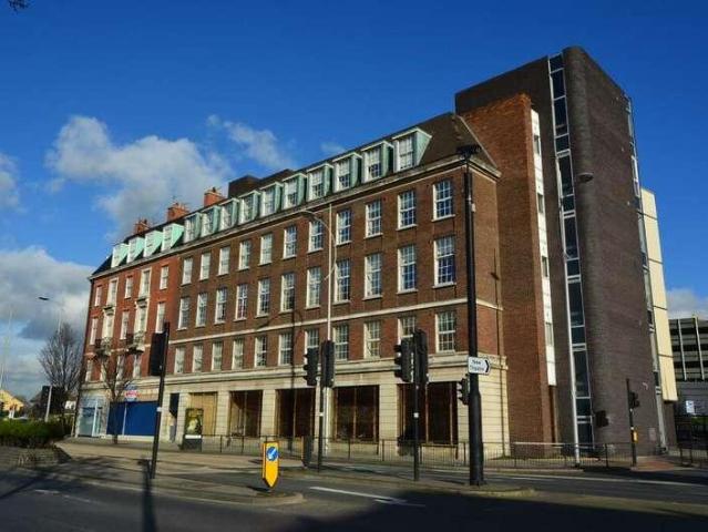 2 bed flat for sale
