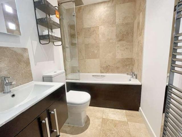 2 bed flat for sale