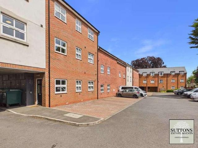 2 bed flat for sale