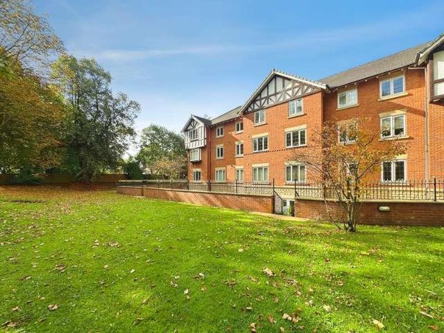 2 bed flat for sale