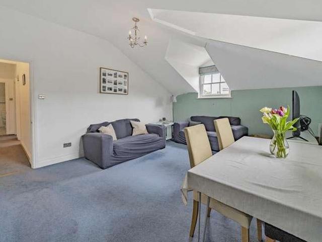 2 bed flat for sale