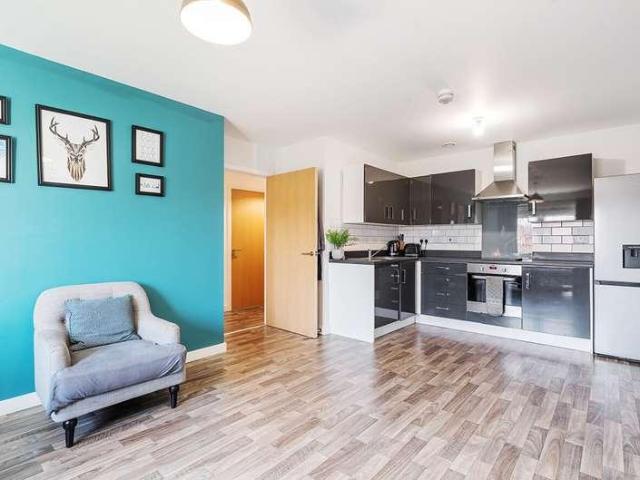2 bed flat for sale