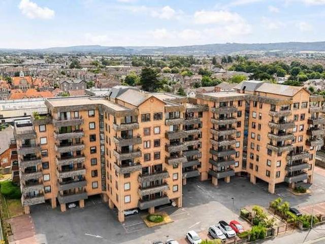 2 bed flat for sale
