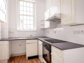 2 bed flat for sale