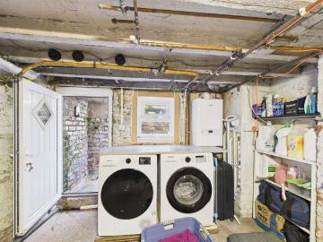 2 bed flat for sale