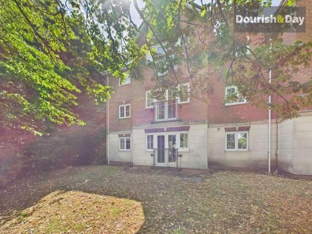 2 bed flat for sale