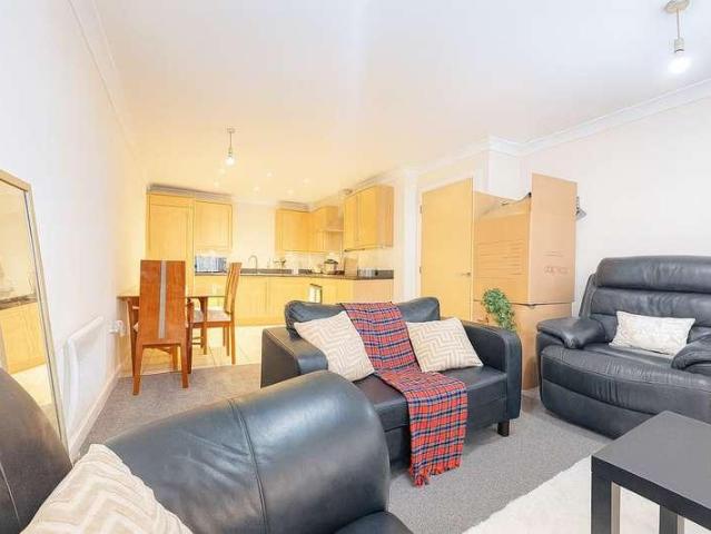 2 bed flat for sale