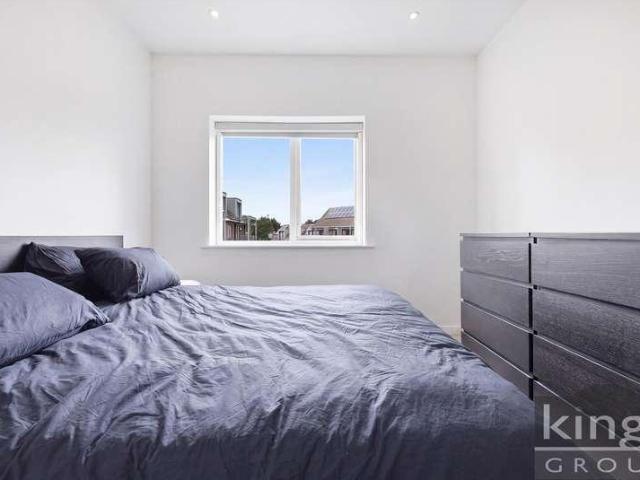 2 bed flat for sale