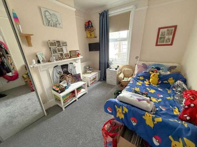 2 bed flat for sale
