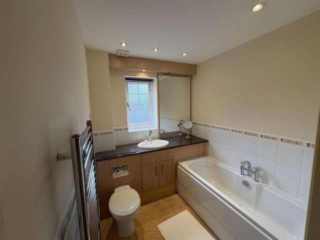2 bed flat for sale