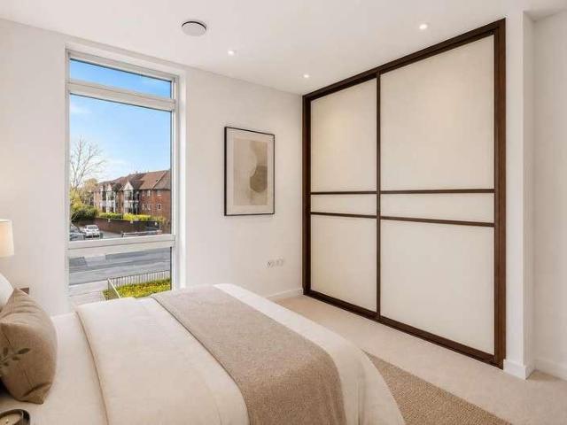 2 bed flat for sale
