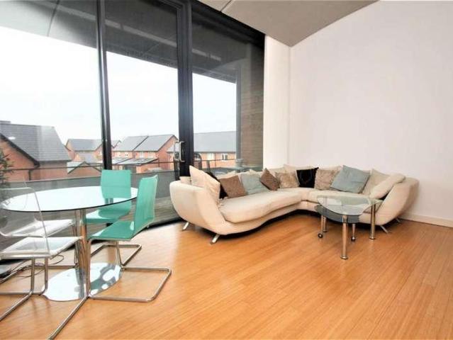 2 bed flat for sale