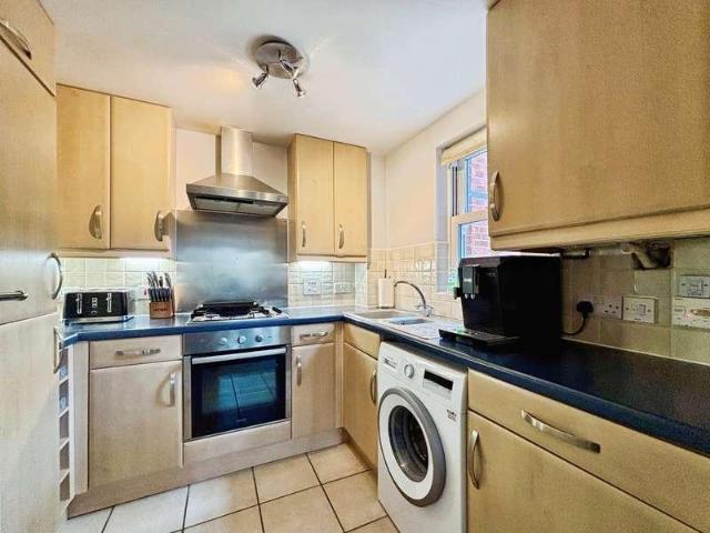 2 bed flat for sale