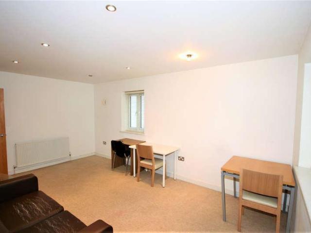 2 bed flat for sale