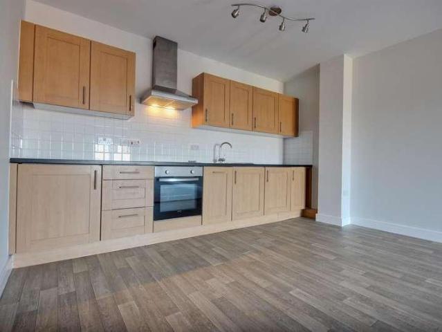 2 bed flat for sale
