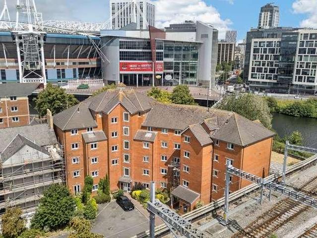 2 bed flat for sale