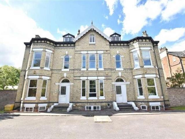 2 bed flat for sale