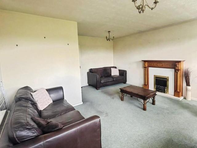 2 bed flat for sale