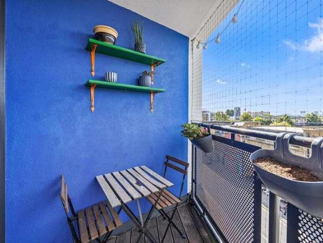 2 bed flat for sale