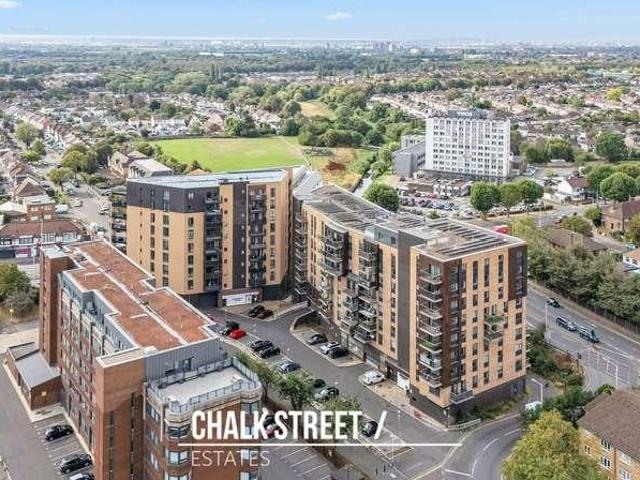 2 bed flat for sale
