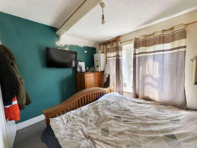 2 bed flat for sale