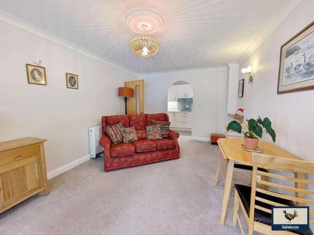 2 bed flat for sale