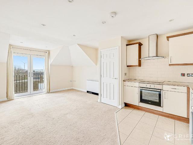 2 bed flat for sale
