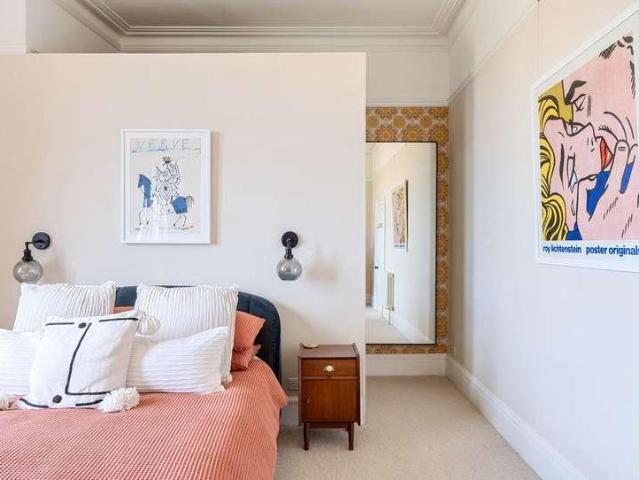 2 bed flat for sale