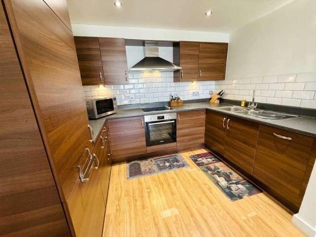 2 bed flat for sale