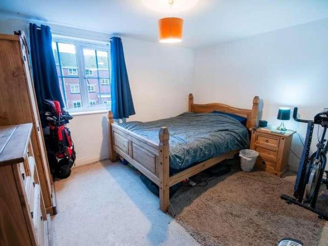2 bed flat for sale