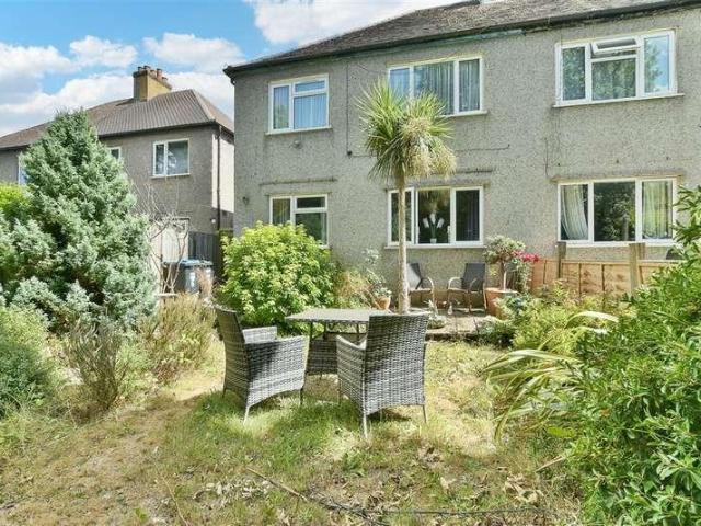 2 bed flat for sale