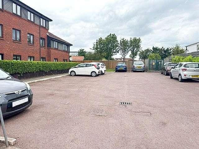 2 bed flat for sale