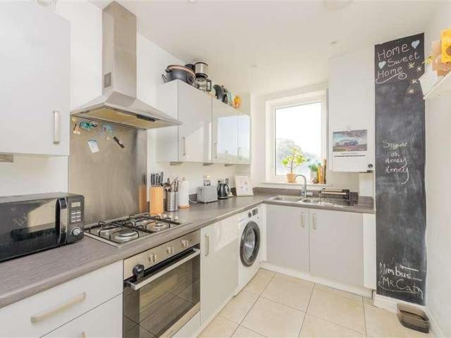 2 bed flat for sale
