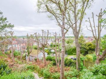 2 bed flat for sale