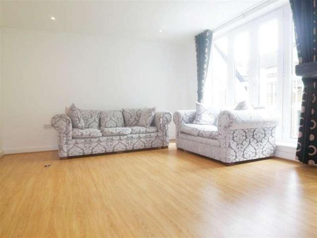 2 bed flat for sale