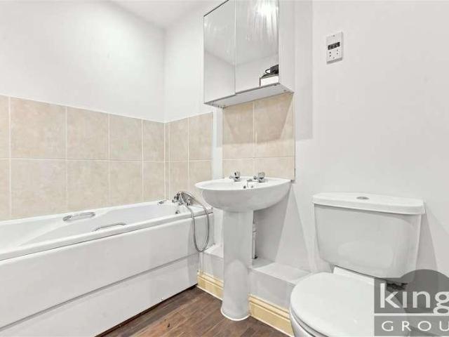 2 bed flat for sale
