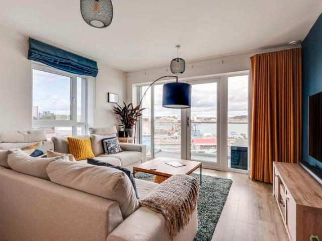 2 bed flat for sale