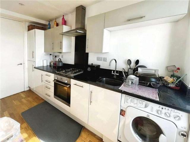 2 bed flat for sale
