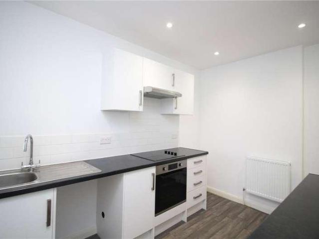 2 bed flat for sale