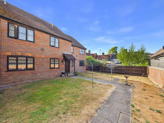 2 bed flat for sale