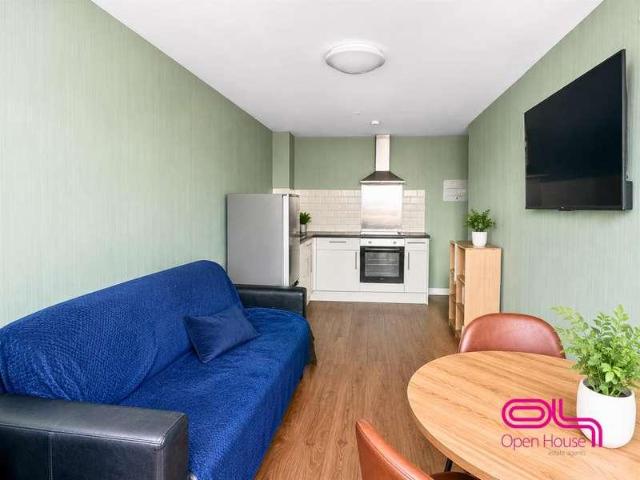2 bed flat for sale