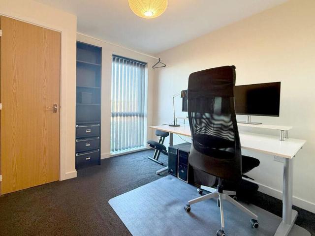 2 bed flat for sale